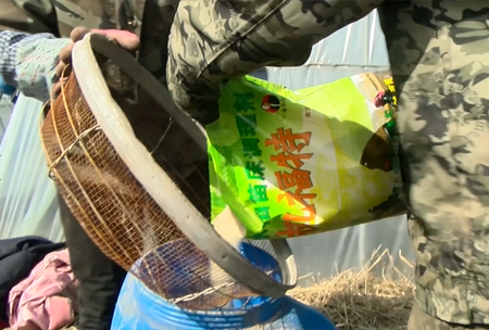 3-水(shui)溶(rong)壯(zhuang)秧劑(ji)-施(shi)肥器(qi)用灋