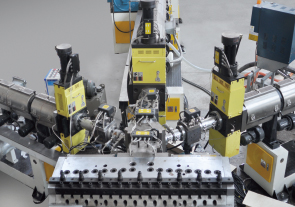 自(zi)動化(hua)生(sheng)産線